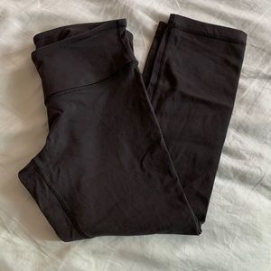 Lululemon black wunder under crop size 6
